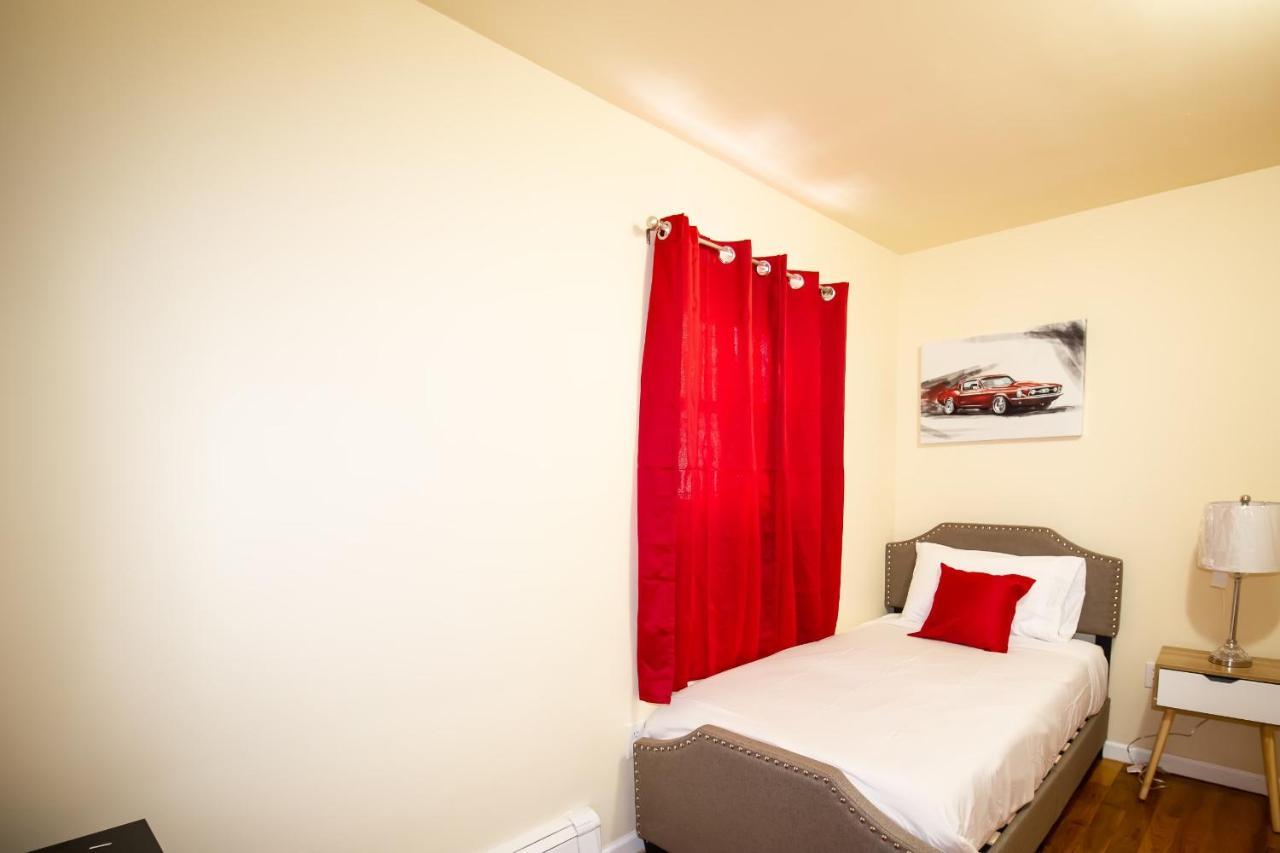Pangsapuri Deluxe Twin Size Bed-red On The 1st Fl In Elmhurst Ny *